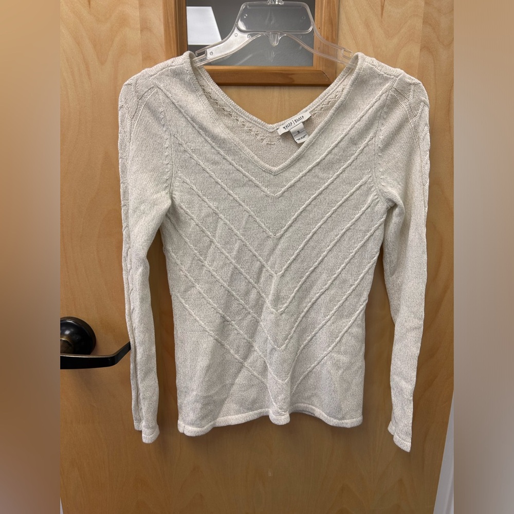 🌼3/$30🌼 WHBM Cream with gold sparkle V-neck sweater Small